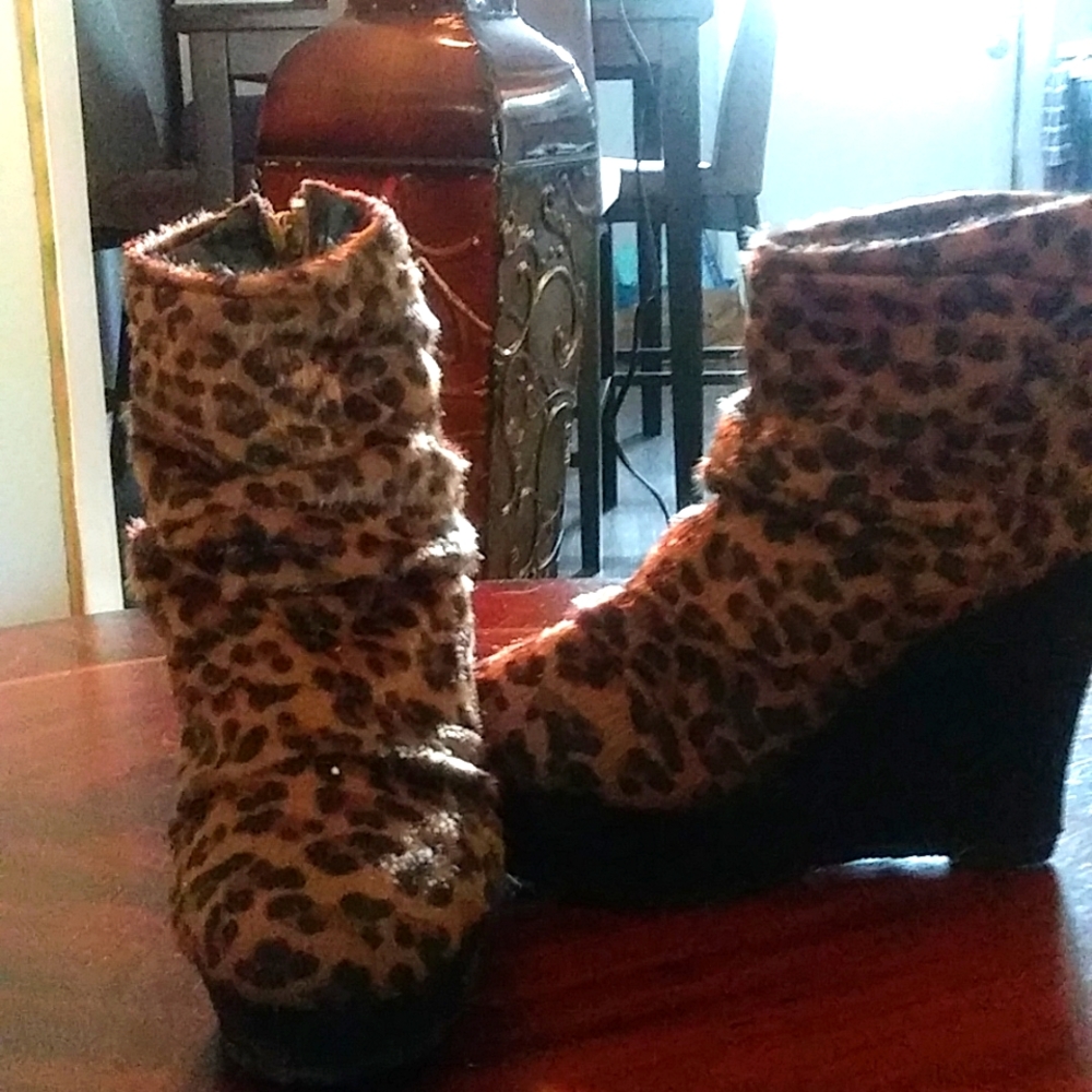 Leopard fur boots